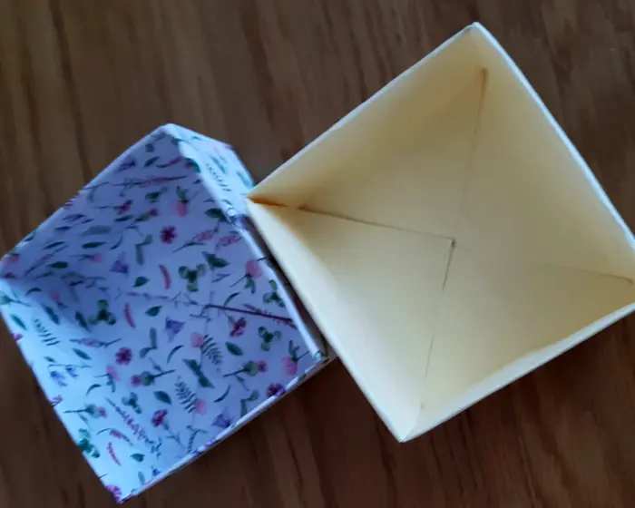 Як просто зробити подарункову коробку з паперу?
